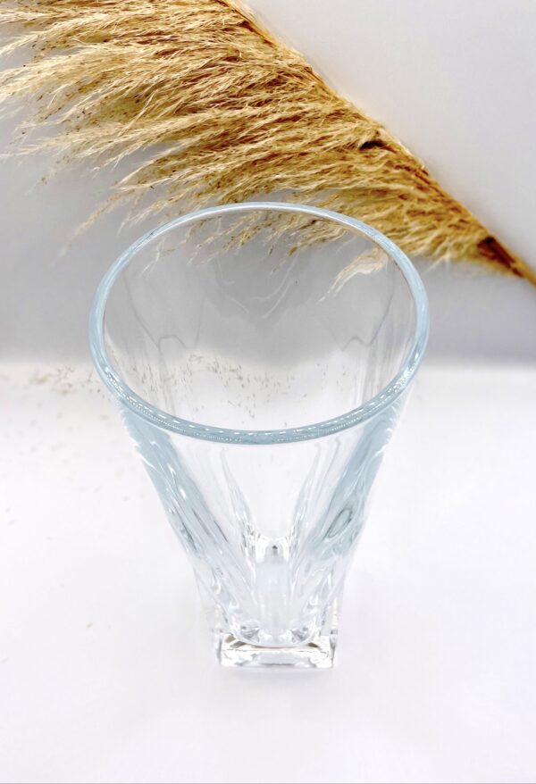vase contemporain fond carré en verre