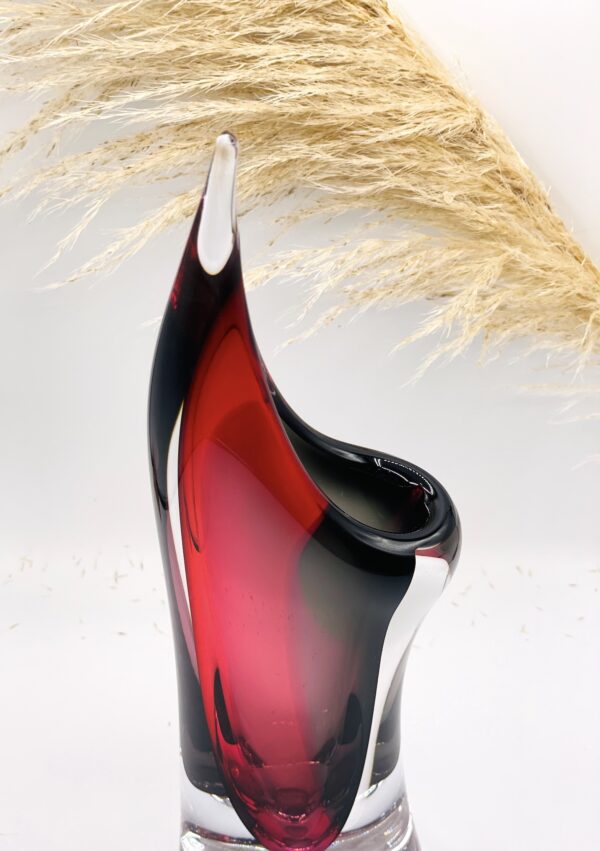 vase noir rouge