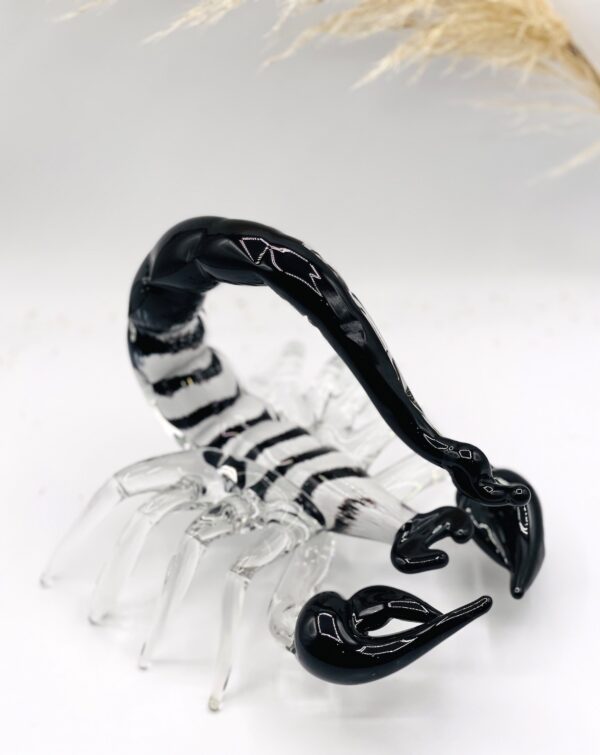 scorpion sculpture verre