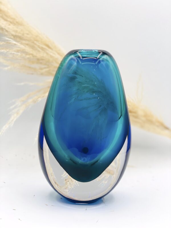 vase en cristal bleu